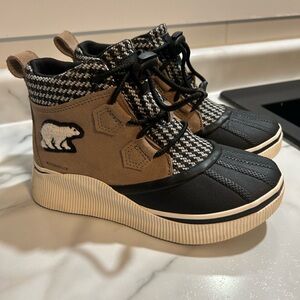 Sorel Kids' Black and Tan Waterproof Boots